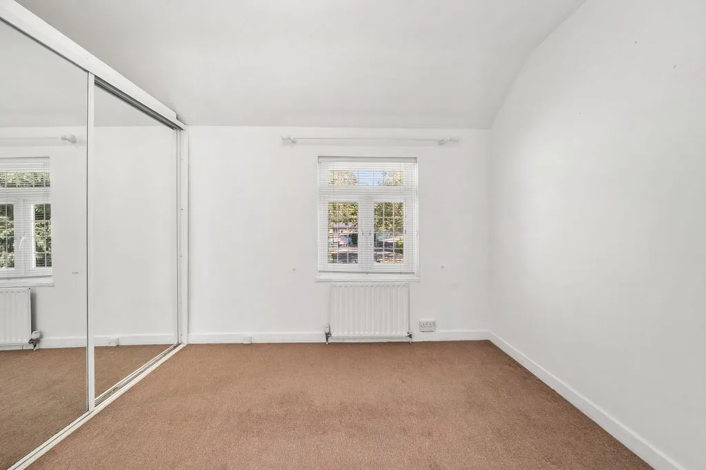 Grotto Road, Weybridge KT13 8PL, photo 5
