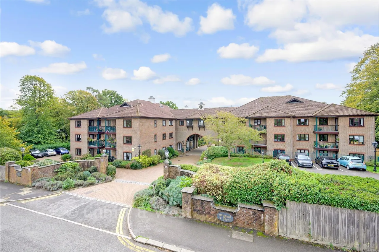 1 bed flat for sale, Wray Park Road, Reigate, RH2