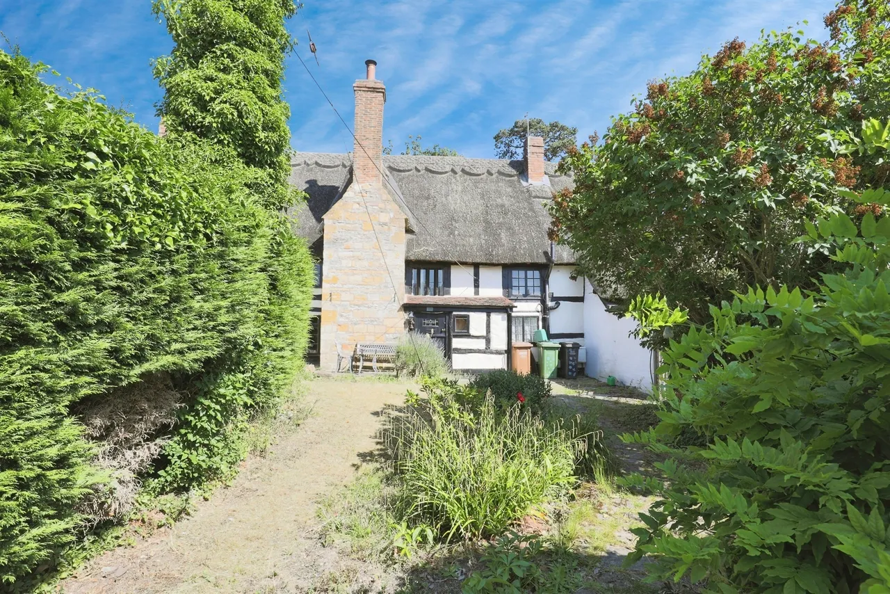 Evesham Road, Norton, WR11, photo 2