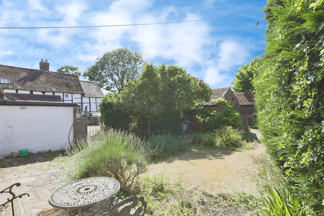 Evesham Road, Norton, WR11, photo 11