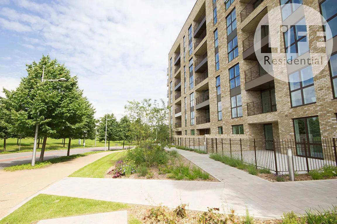 Lakeside Drive, Park Royal, photo 7