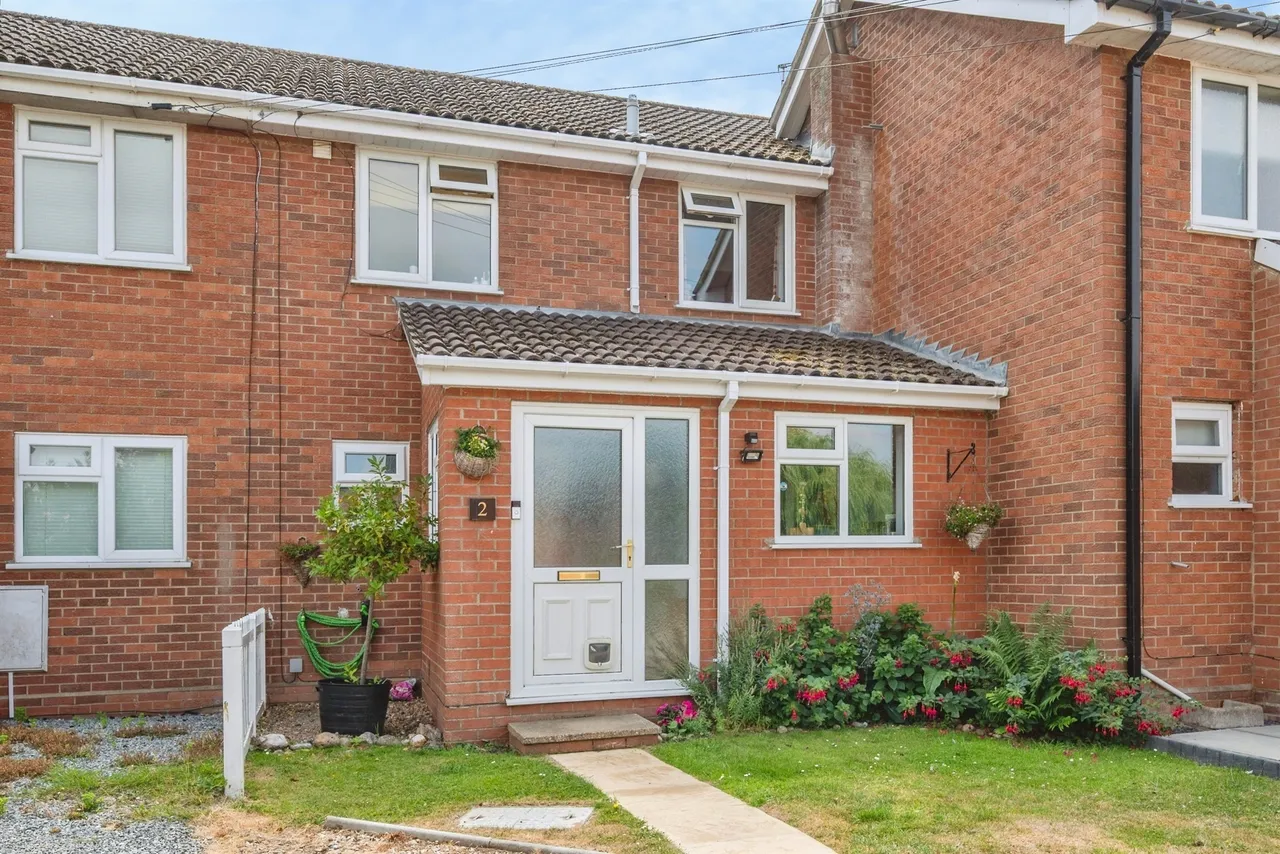 3 bed house for sale — Thrigby Road, Filby, Great Yarmouth