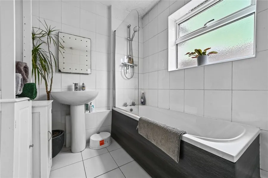 with 3 bedrooms in Saffron Walden, CB10, photo 9