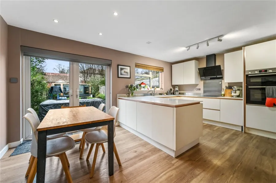 with 3 bedrooms in Saffron Walden, CB10, photo 2
