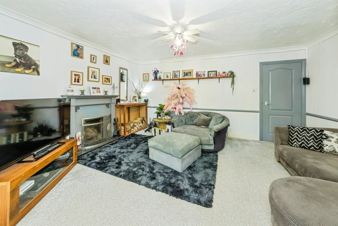 The Oaks, Burgess Hill, RH15, photo 3