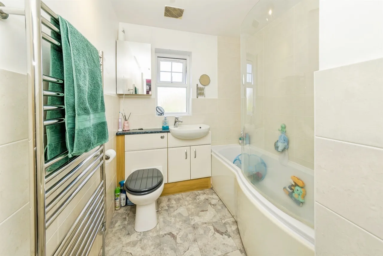 The Oaks, Burgess Hill, RH15, photo 13