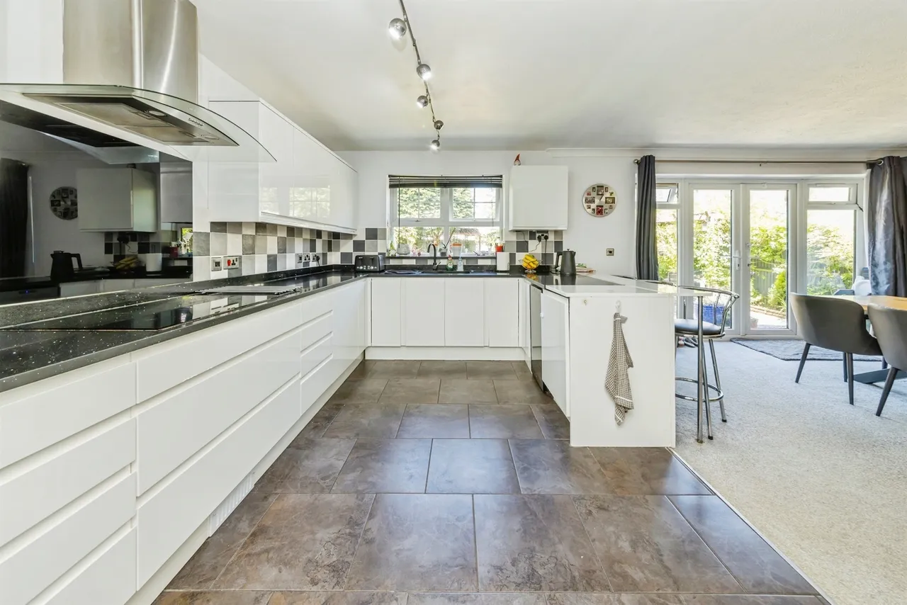 The Oaks, Burgess Hill, RH15, photo 6