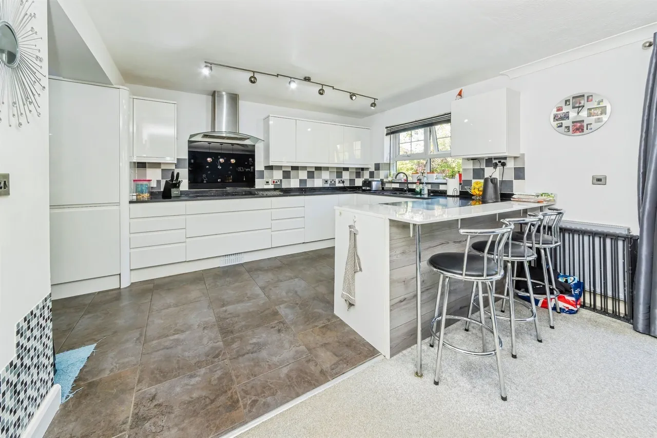 The Oaks, Burgess Hill, RH15, photo 5