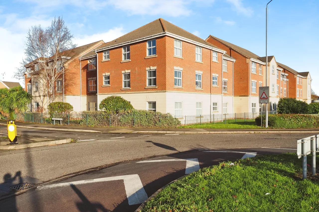 Robinson Court, Chilwell, Beeston, Nottingham, NG9, photo 17