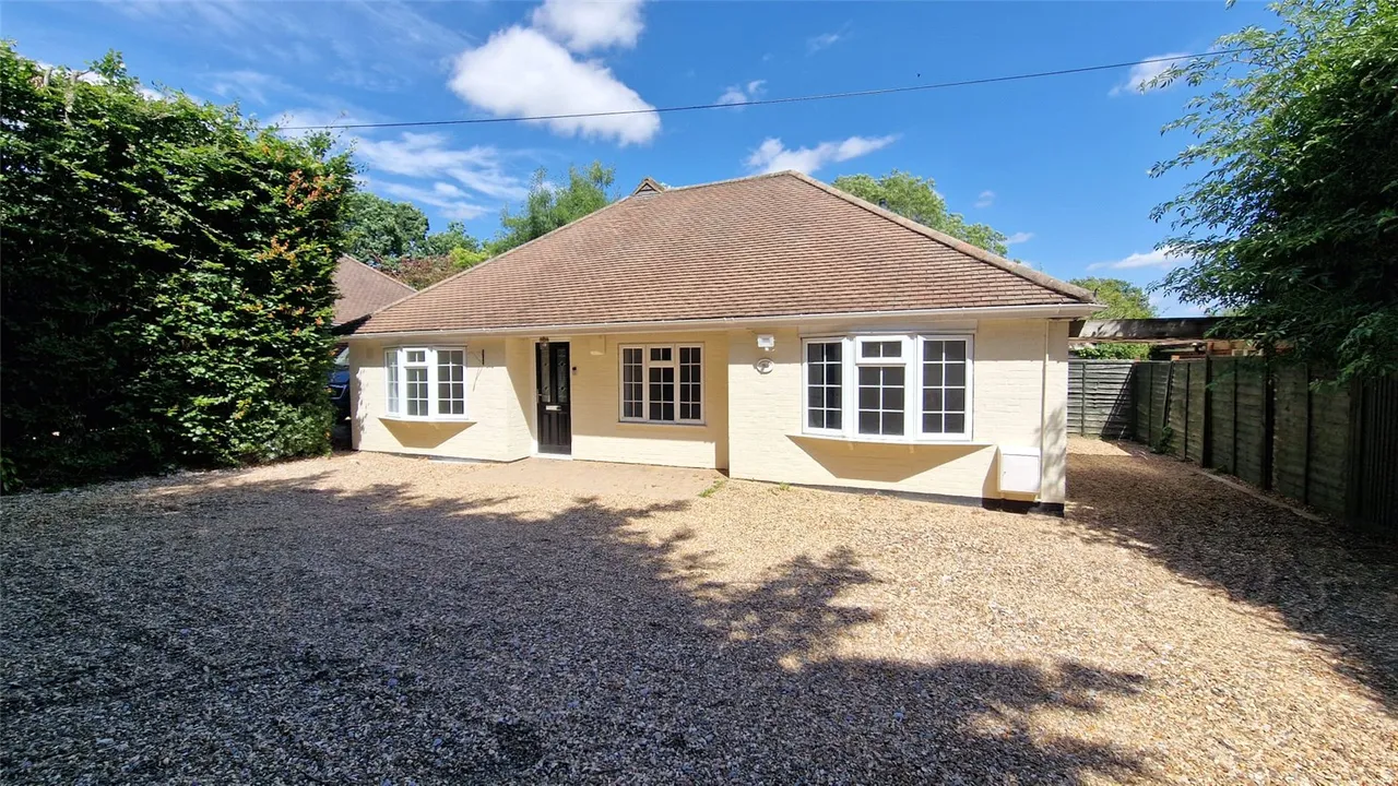 Terrace Road South, Binfield, Bracknell, Berkshire, RG42 4DS, photo 2