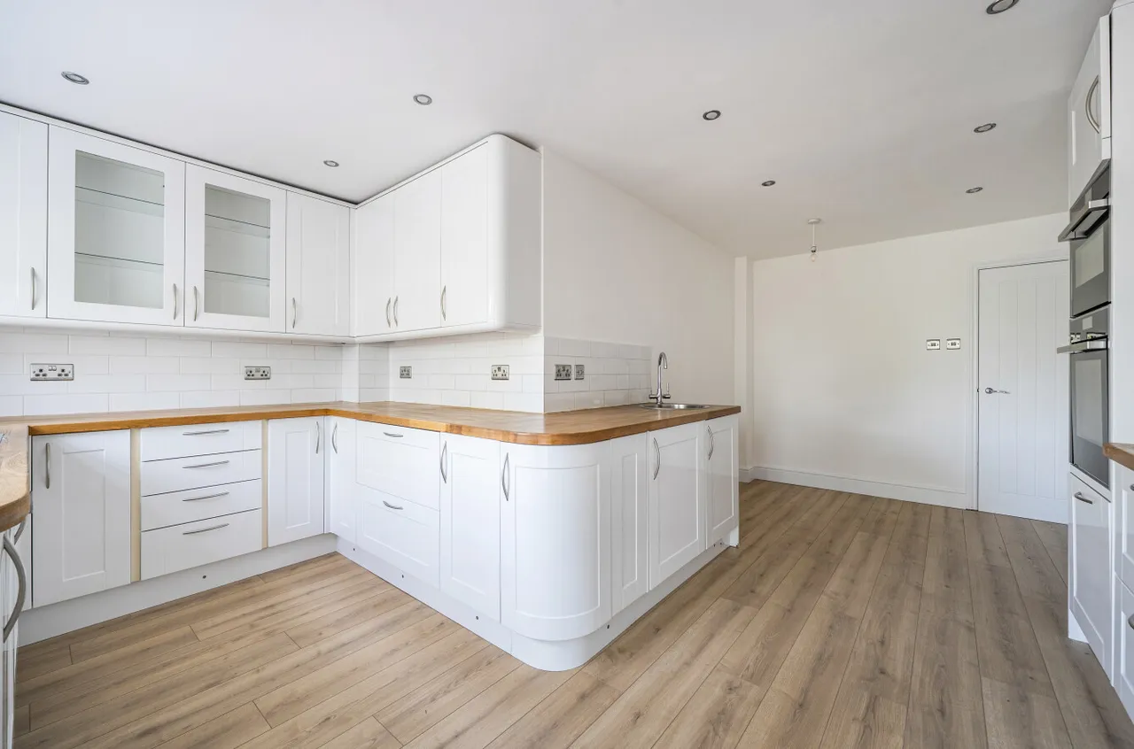 Terrace Road South, Binfield, Bracknell, Berkshire, RG42 4DS, photo 4