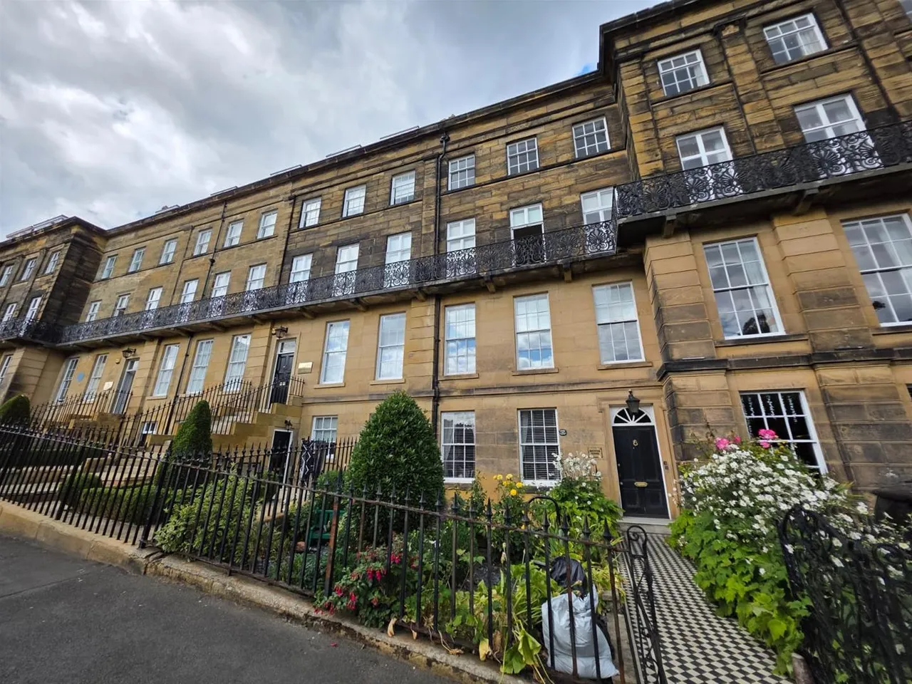 2 bed flat to rent — Belvoir Terrace, Scarborough, Scarborough YO11 2PP