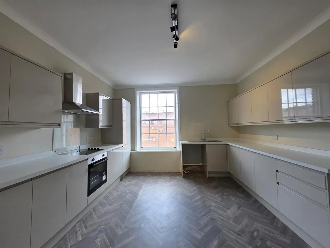 Belvoir Terrace, Scarborough, Scarborough YO11 2PP, photo 4