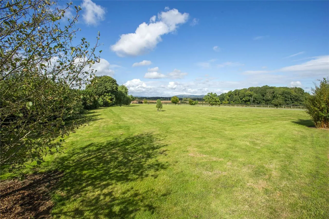 Thornfalcon, Taunton, Somerset, TA3 5NR, photo 3