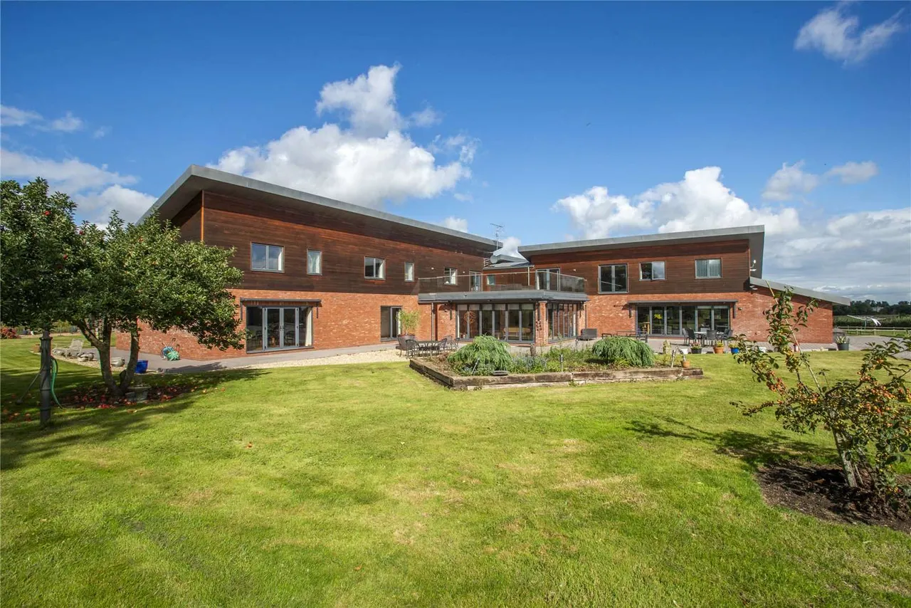 Thornfalcon, Taunton, Somerset, TA3 5NR, photo 4