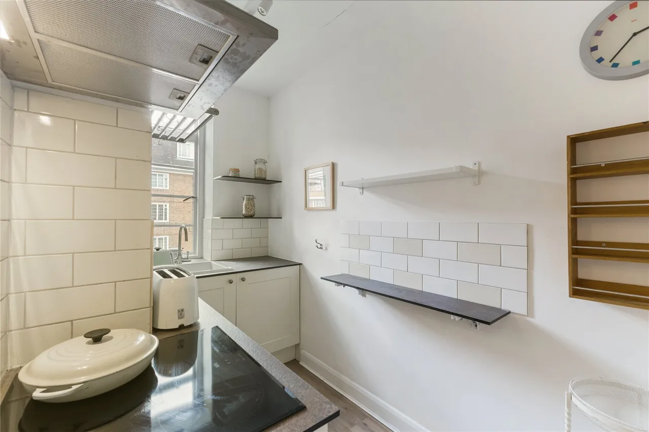 Sutton Court Road, London, W4, photo 4