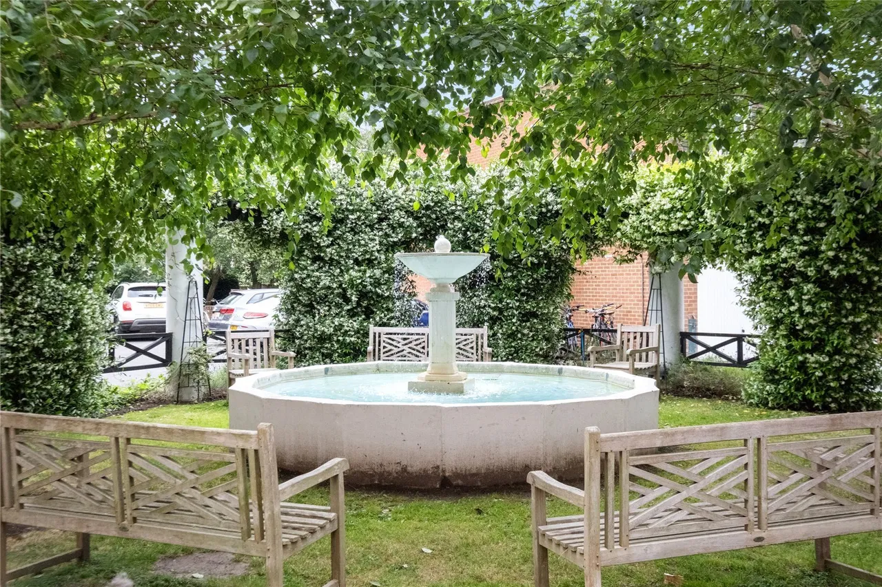 Sutton Court Road, London, W4, photo 10