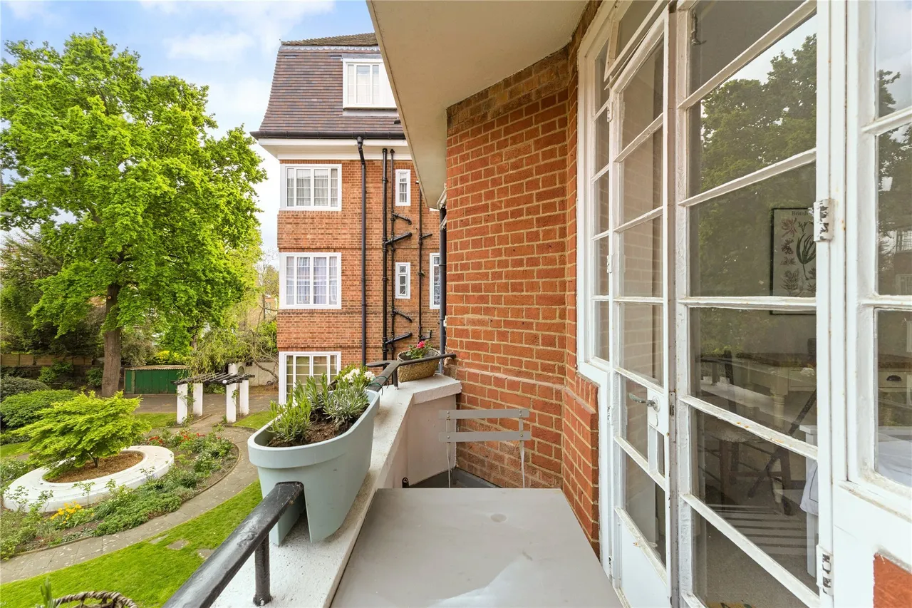 Sutton Court Road, London, W4, photo 9