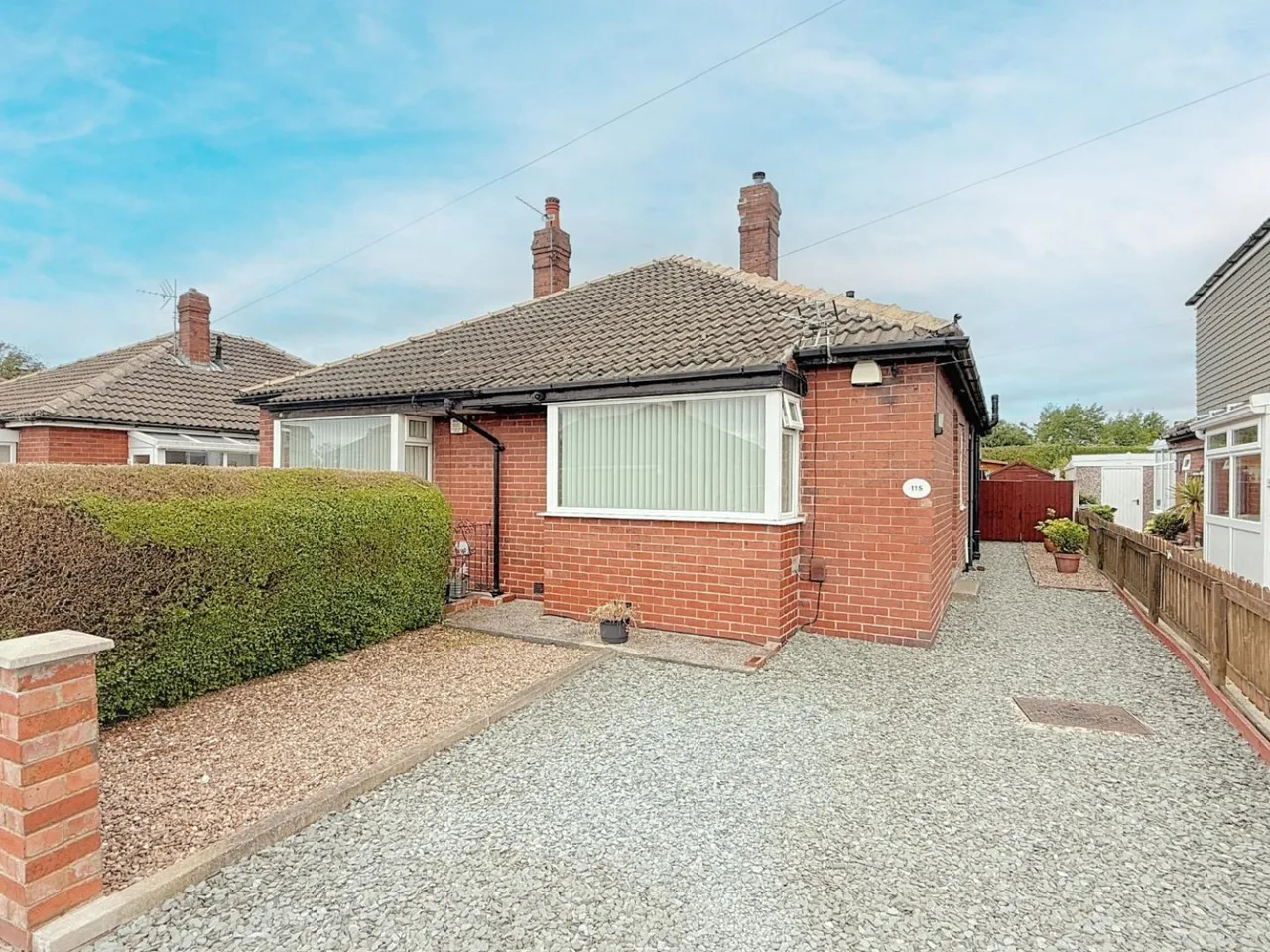 2 bed house for sale — Leysholme Crescent, Wortley, LS12