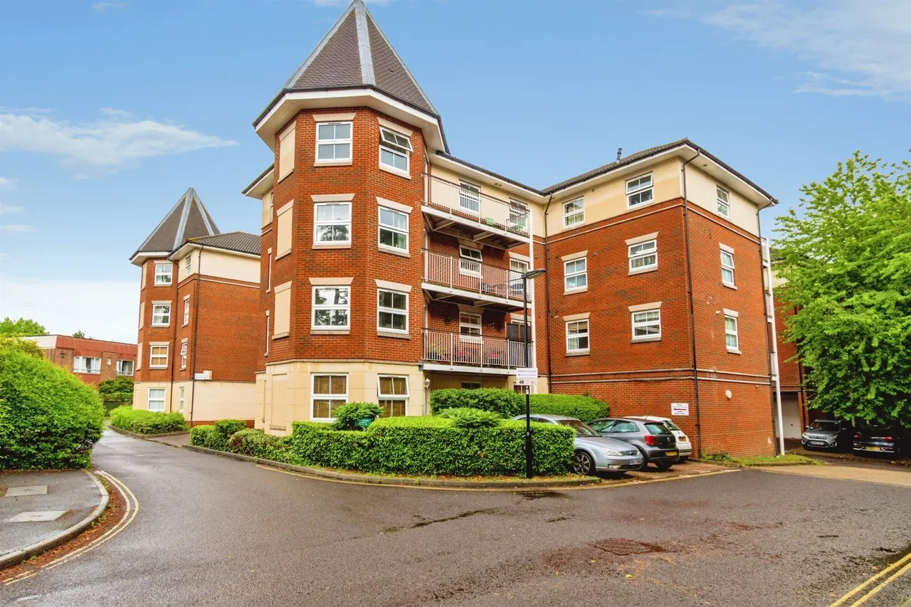 2 bed flat for sale — Rollesbrook Gardens, SOUTHAMPTON