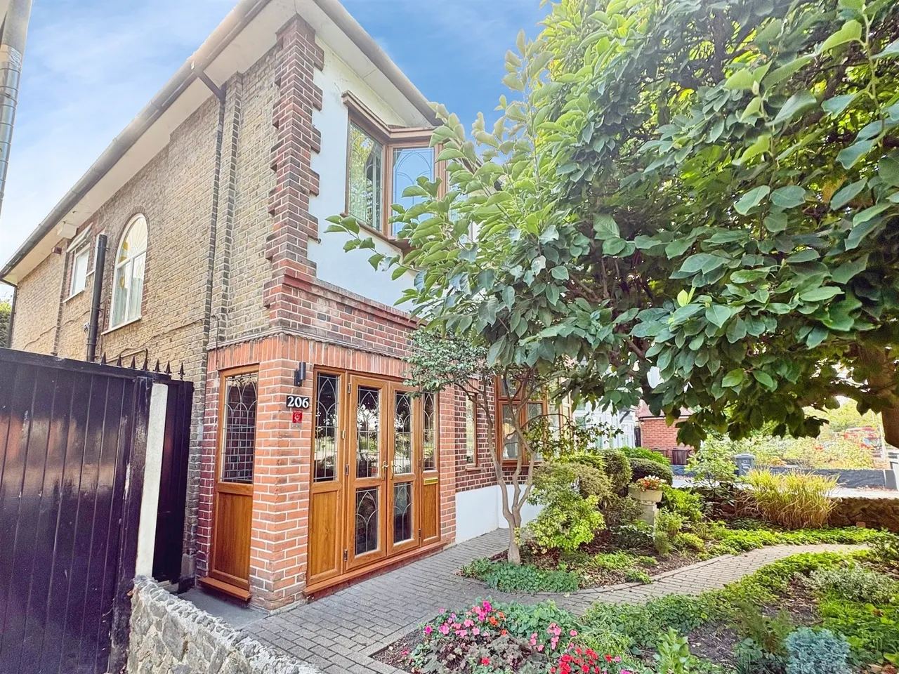 4 bed house for sale — Longbridge Road, Barking