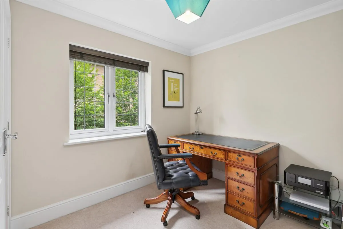 The Paddocks, Weybridge, KT13, photo 5