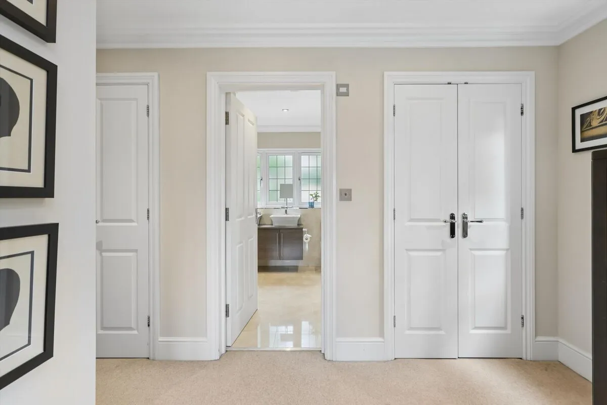 The Paddocks, Weybridge, KT13, photo 16