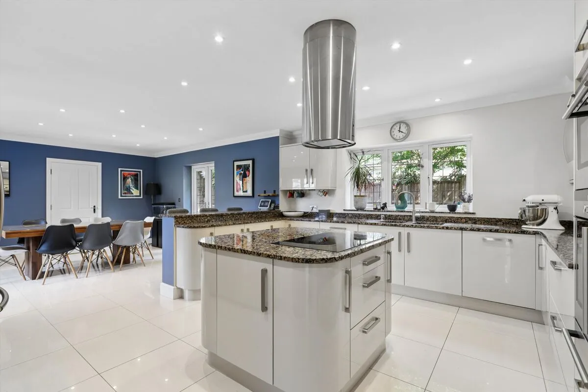 The Paddocks, Weybridge, KT13, photo 2