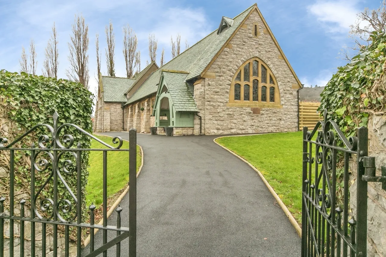 3 bed property for sale, Lansdowne Road, Colwyn Bay, LL29