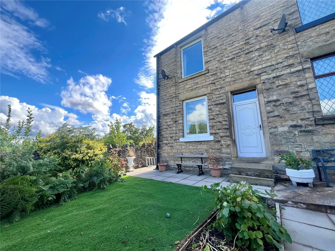 2 bed house for sale — Kinder View, New Mills, High Peak, Derbyshire, SK22