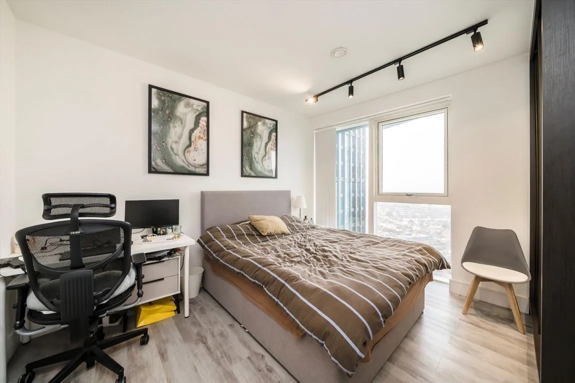 Portal Way, W3, photo 5