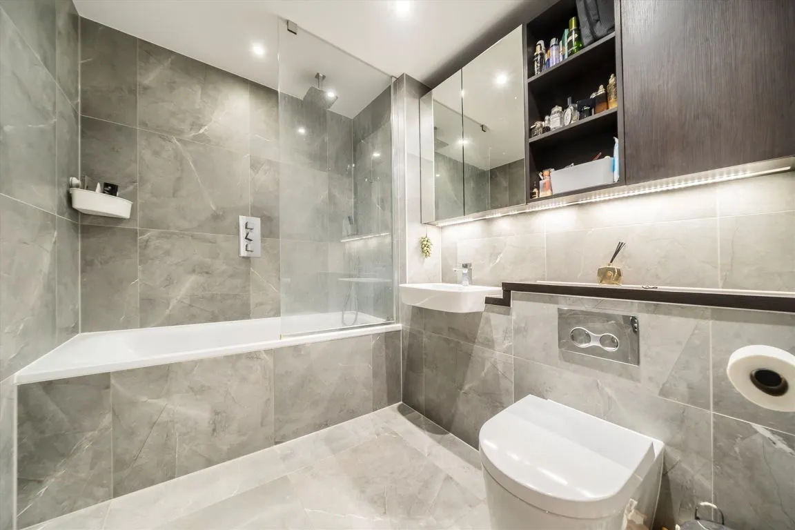 Portal Way, W3, photo 6