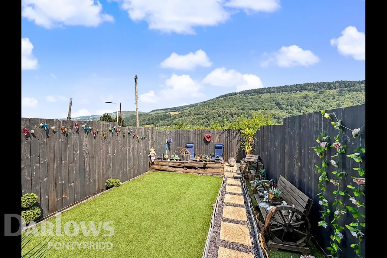 Woodfield Terrace, Mountain Ash, photo 11