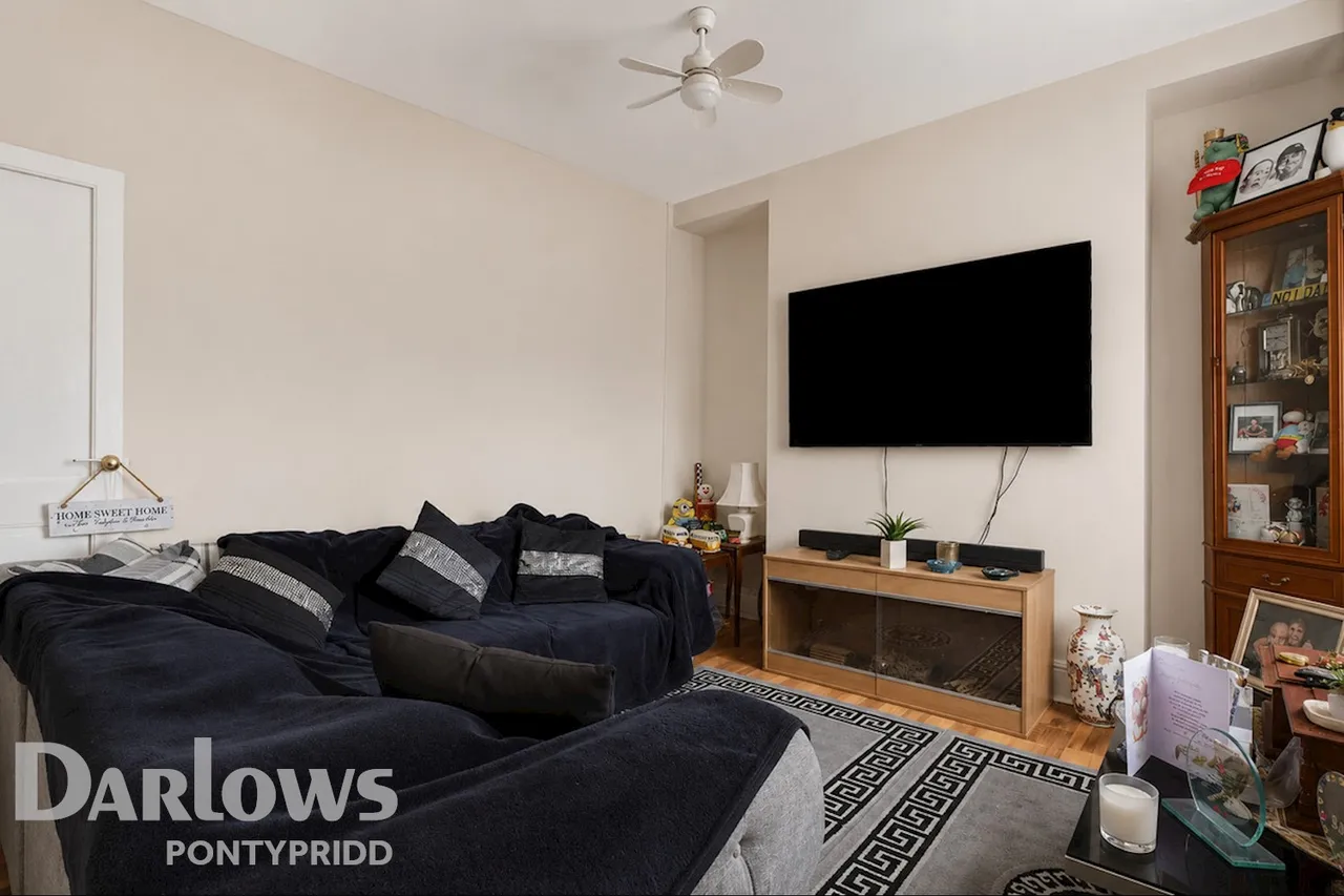 Woodfield Terrace, Mountain Ash, photo 4
