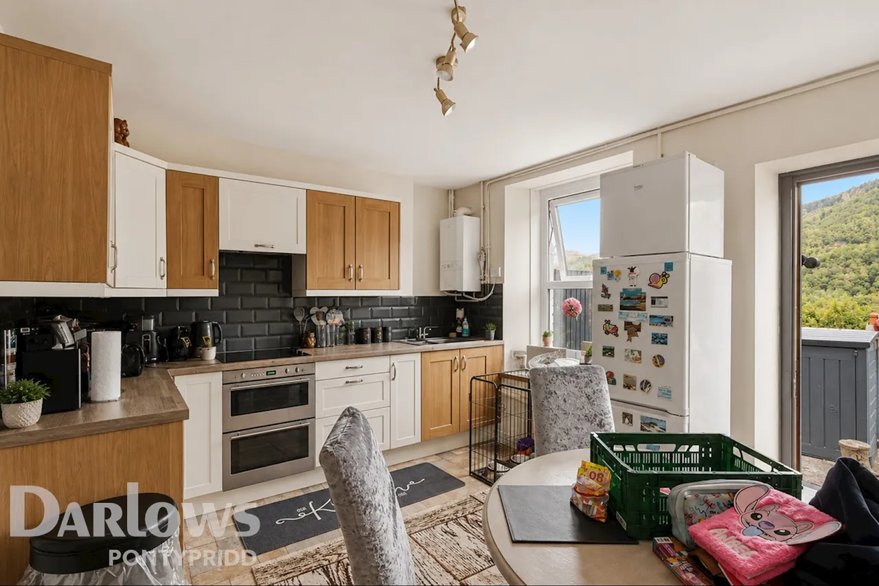 Woodfield Terrace, Mountain Ash, photo 5