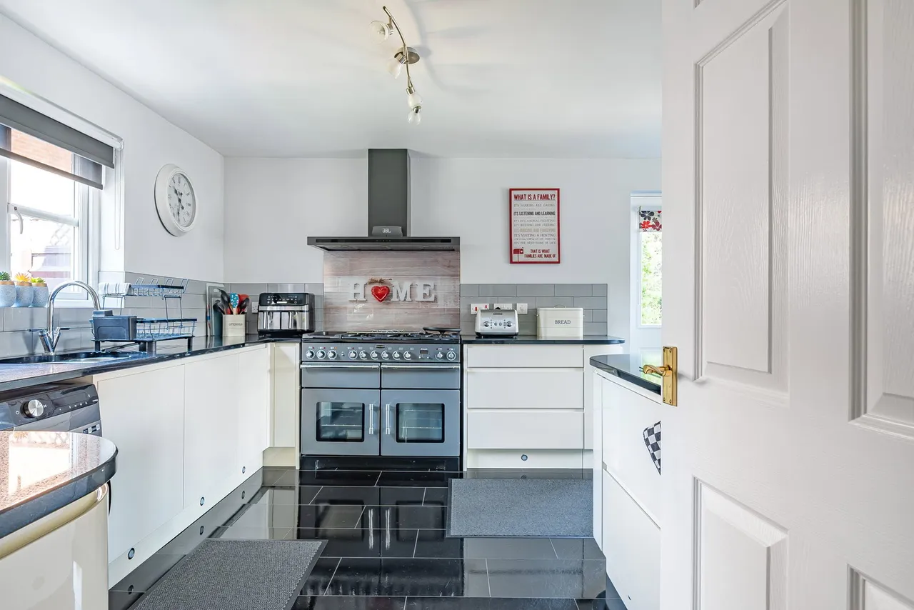 4 bed house for sale — Hornchurch Road, Bowerhill, Melksham