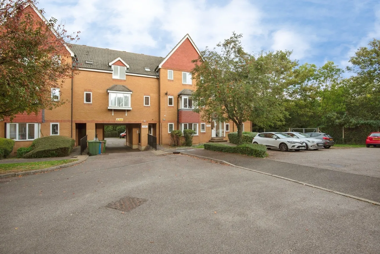 Redoubt Close, Hitchin, SG4, photo 20