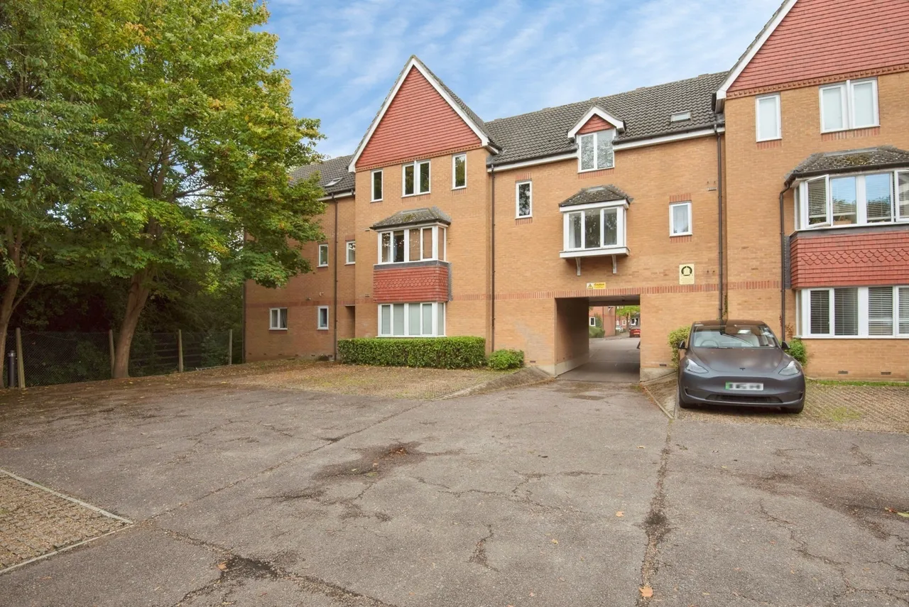 Redoubt Close, Hitchin, SG4, photo 17