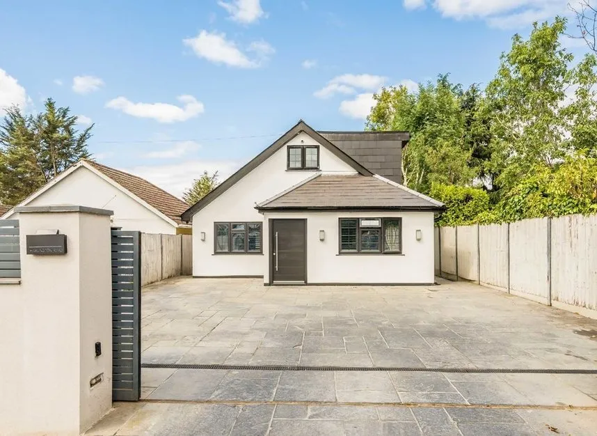 4 bed house to rent — Harlington Road, Uxbridge, UB8