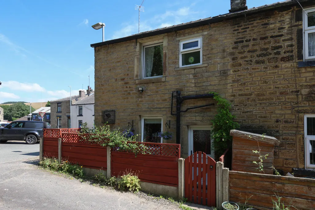 Huddersfield Road Newhey, Rochdale OL16 3QZ, photo 17