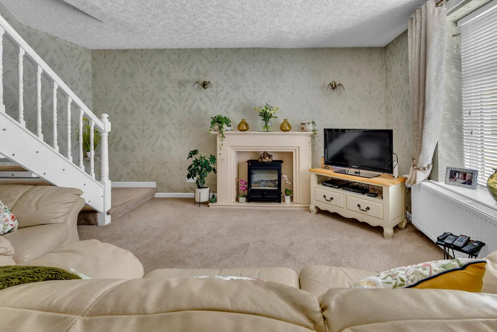 Huddersfield Road Newhey, Rochdale OL16 3QZ, photo 5
