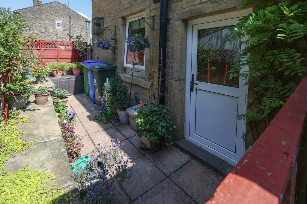 Huddersfield Road Newhey, Rochdale OL16 3QZ, photo 16