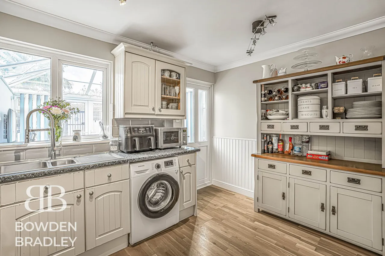 Crucible Close, Chadwell Heath, RM6, photo 8