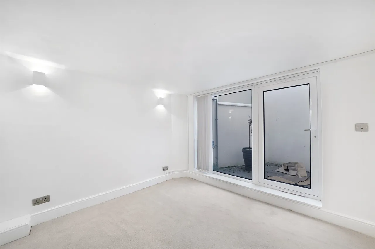 Station Approach, Tadworth, KT20, photo 17