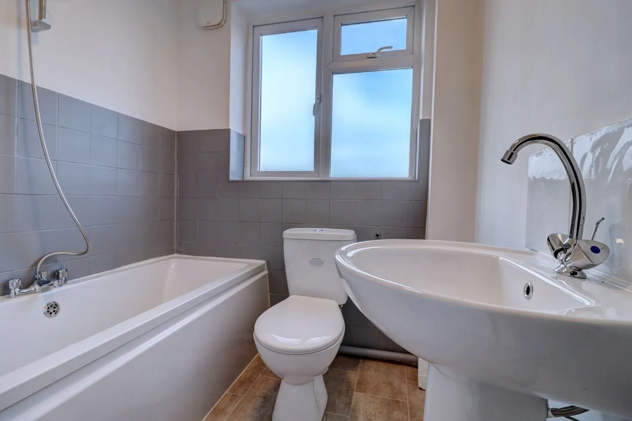 Desborough Road, High Wycombe, HP11, photo 9
