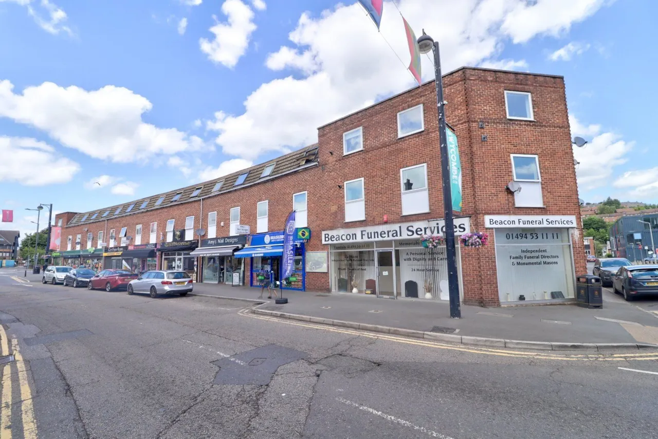 2 bed flat to rent, Desborough Road, High Wycombe, HP11