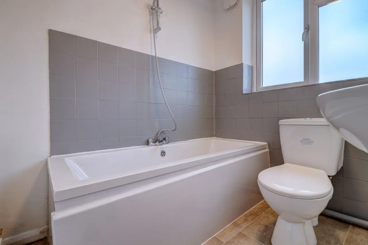 Desborough Road, High Wycombe, HP11, photo 3