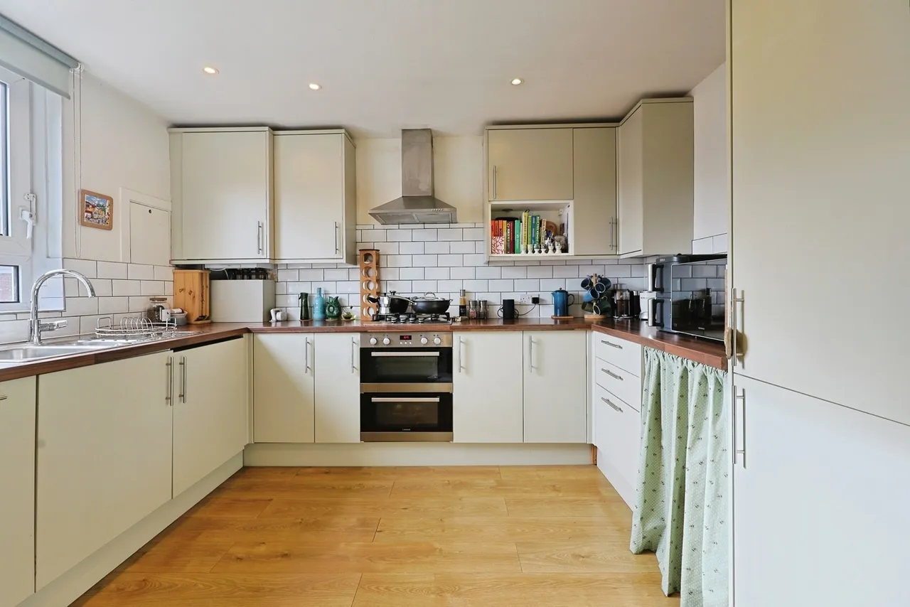 2 bed flat for sale, Jansen Walk, Battersea, SW11