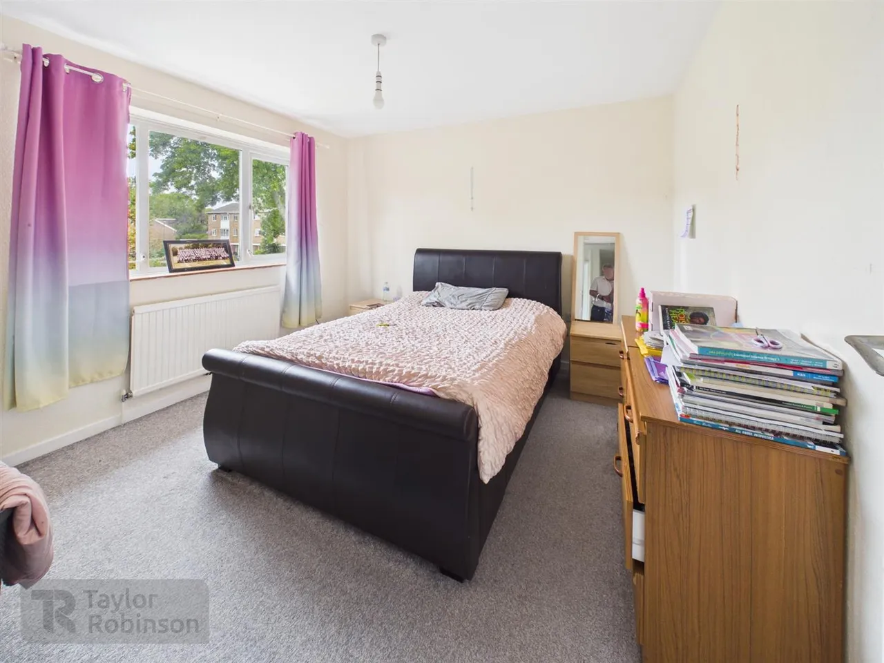 Epsom Road, Furnace Green, RH10, photo 8