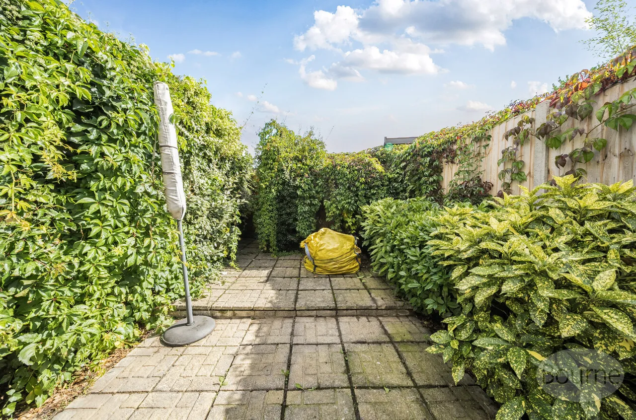 Riverview Gardens, Cobham, KT11, photo 9